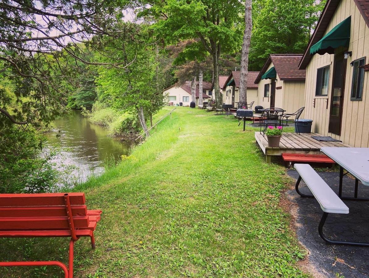 Betsie Riverside Resort Benzonia Ngoại thất bức ảnh